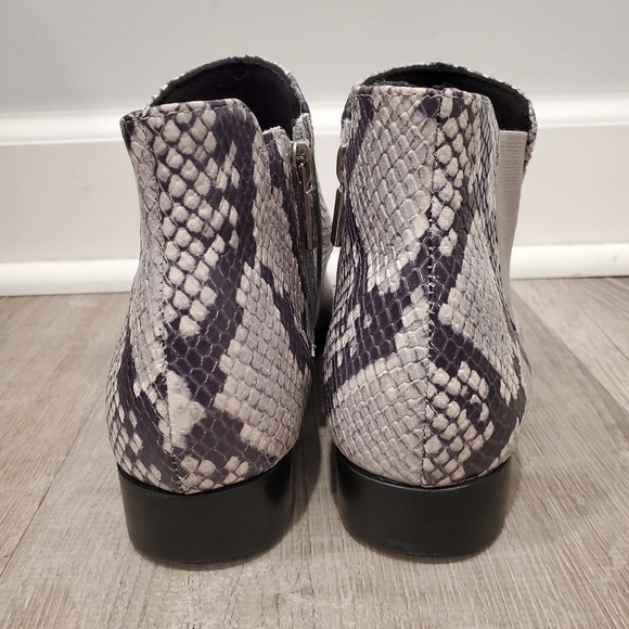 NEW Munro Cate Chelsea Snake Embossed Ankle Boots - Picture 4 of 8
